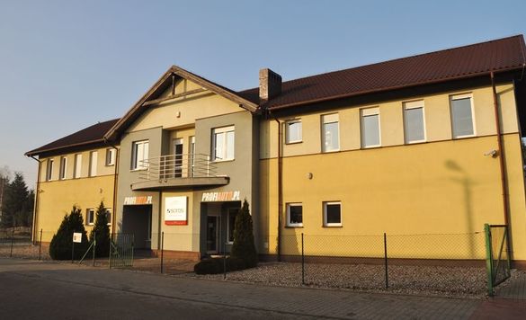 Zdjęcia sklep samochodowy SAROS w Przeźmierowo